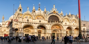 Venice Highlights Walking Tour with Gondola Ride- small group tour